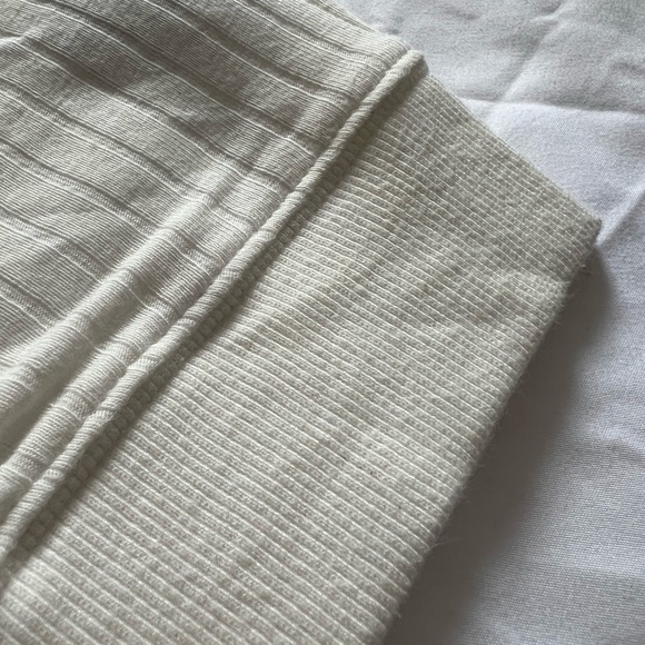 Ivory Turtle neck from Forever 21 - Picture 4 of 4